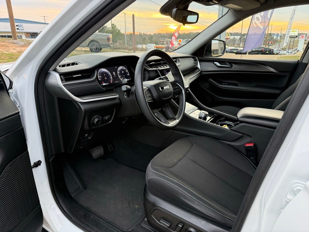 2023 Jeep Grand Cherokee L Laredo