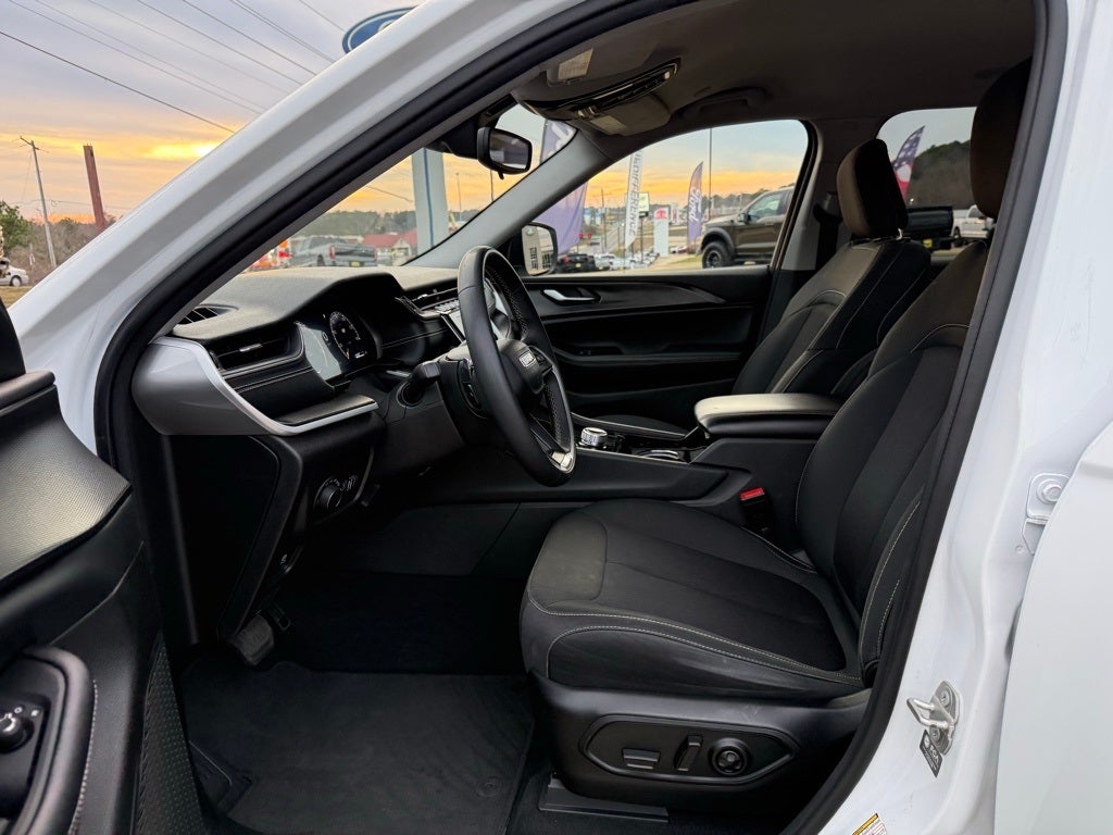 2023 Jeep Grand Cherokee L Laredo