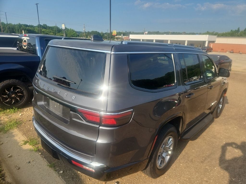2023 Jeep Wagoneer Base