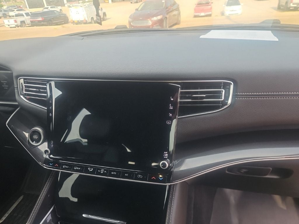 2023 Jeep Wagoneer Base