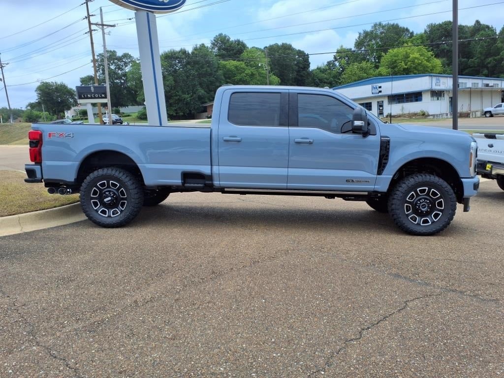 2025 Ford F-350SD Platinum