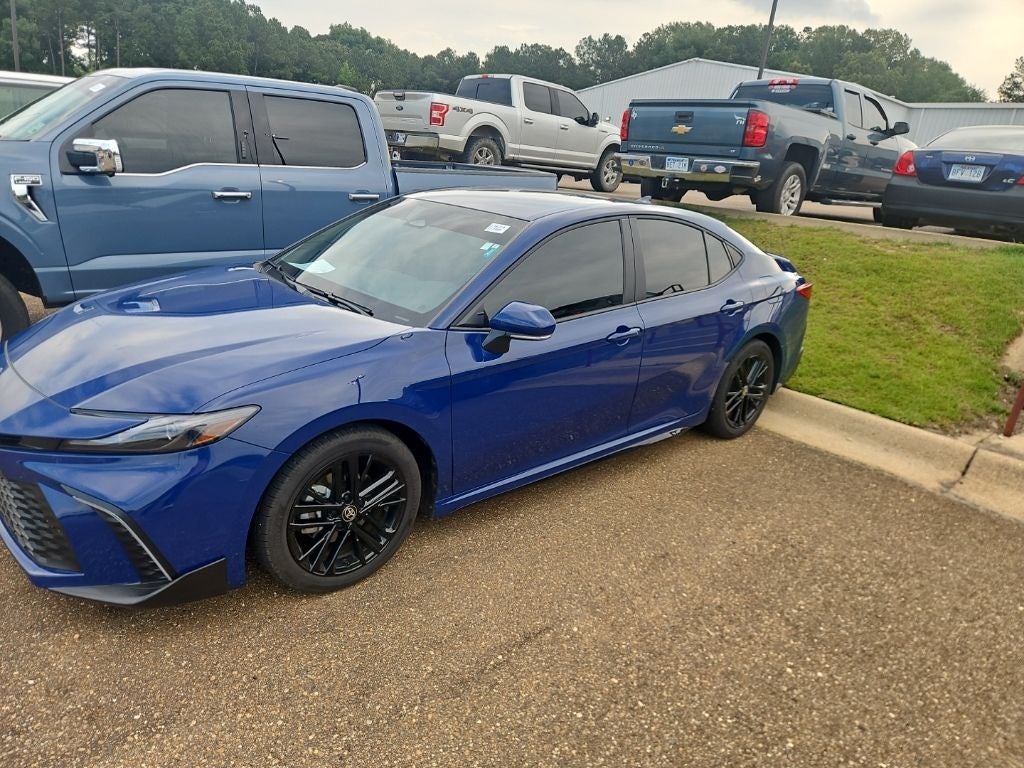 2025 Toyota Camry SE Hybrid's photo