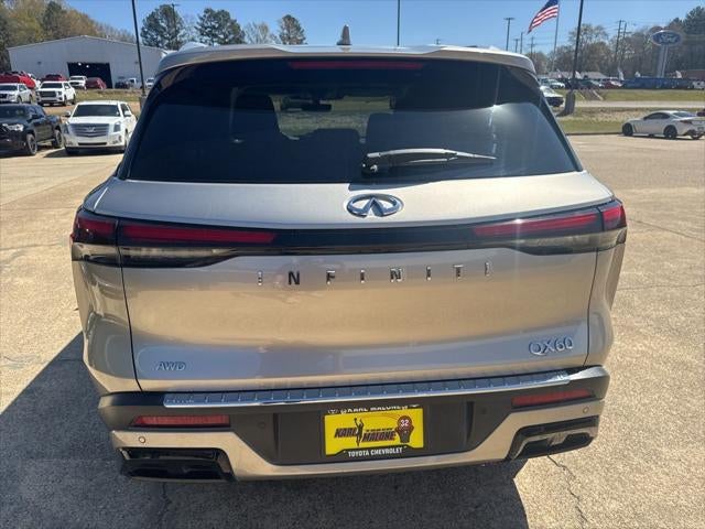 2023 INFINITI QX60 LUXE