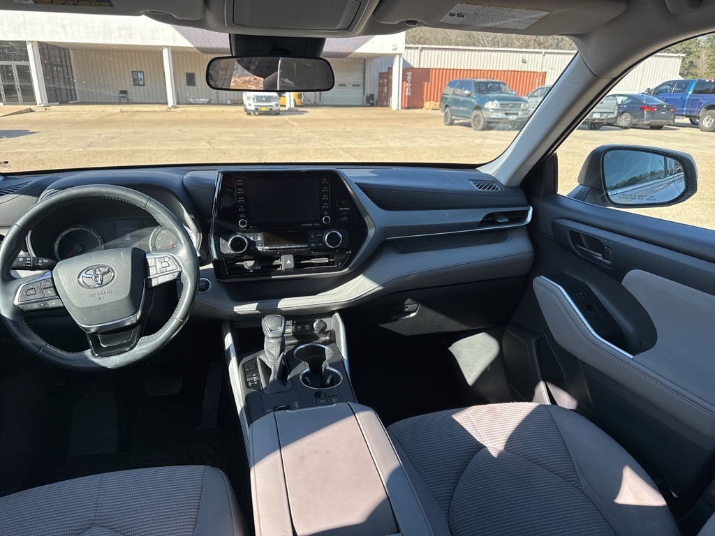 2020 Toyota HIGHLANDER LE