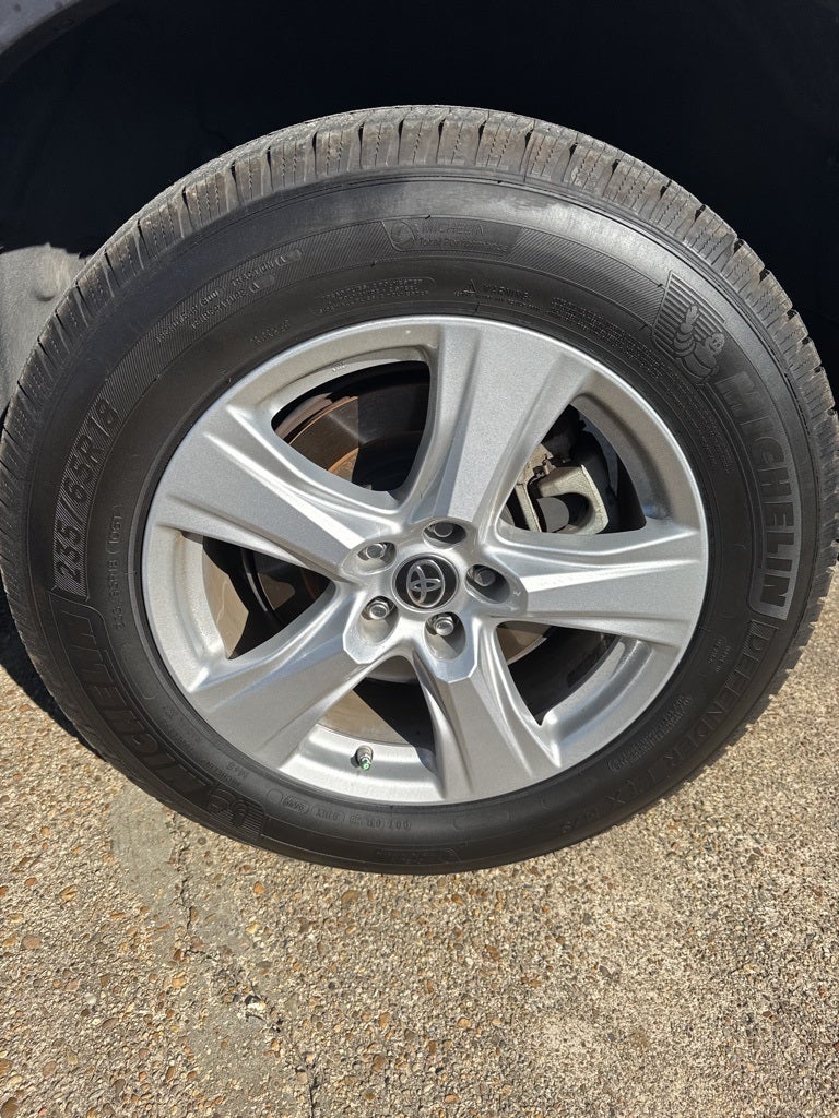 2020 Toyota HIGHLANDER LE