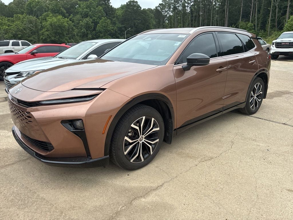2025 Toyota Crown Signia XLE