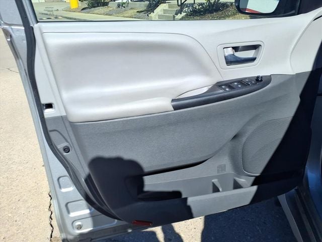 2020 Toyota Sienna LE 8 Passenger