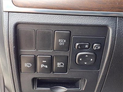 2016 Toyota Land Cruiser Base