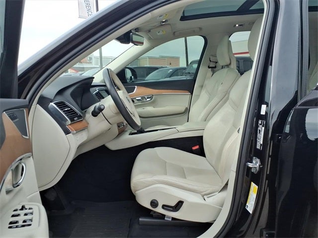 2021 Volvo XC90 T5 Momentum