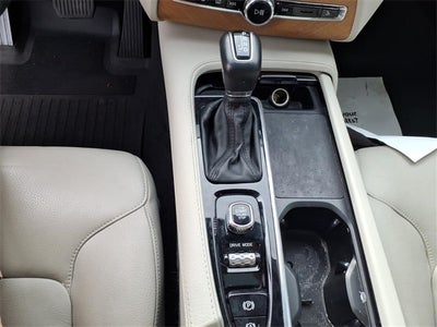 2021 Volvo XC90 T5 Momentum