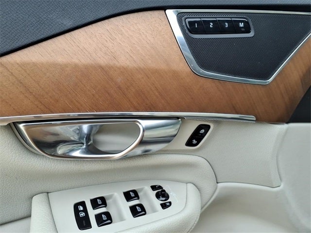 2021 Volvo XC90 T5 Momentum