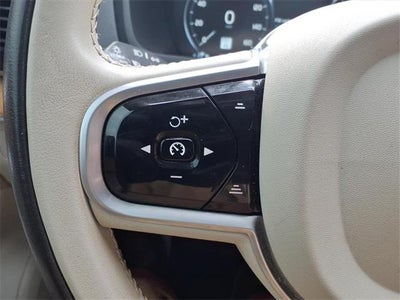 2021 Volvo XC90 T5 Momentum